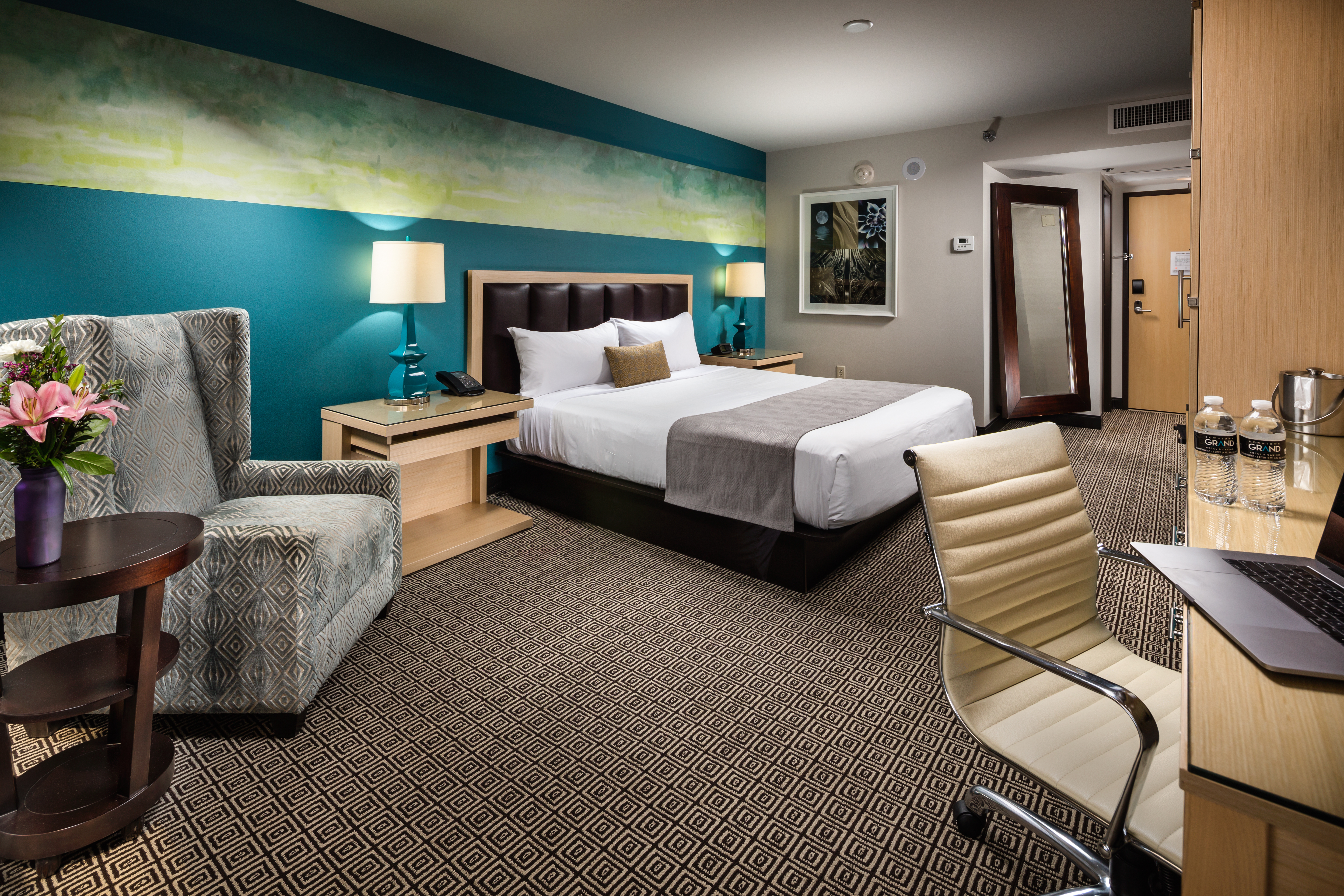 Deluxe king room