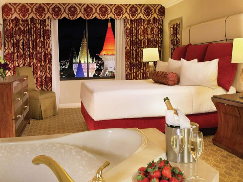 Excalibur Royal Luxury Suite