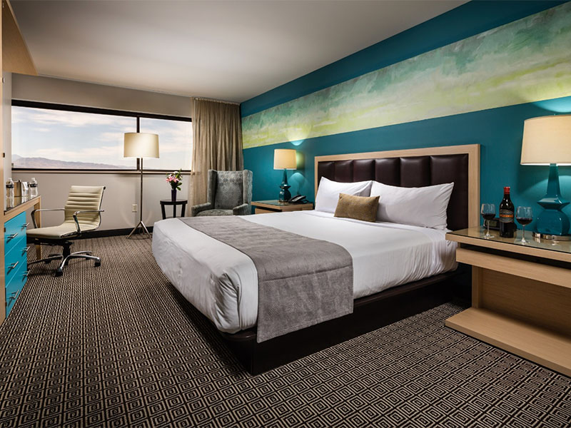 Downtown Grand Grand Deluxe King Bed ADA